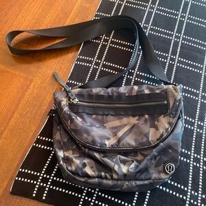 Lululemon camo crossbody festival traveller bag Lulu purse